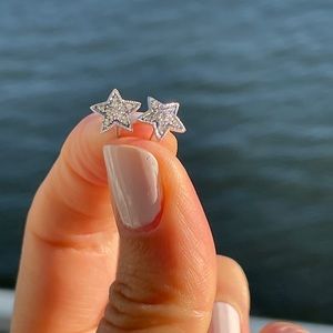 14k White Gold Star Stud Diamond Earrings